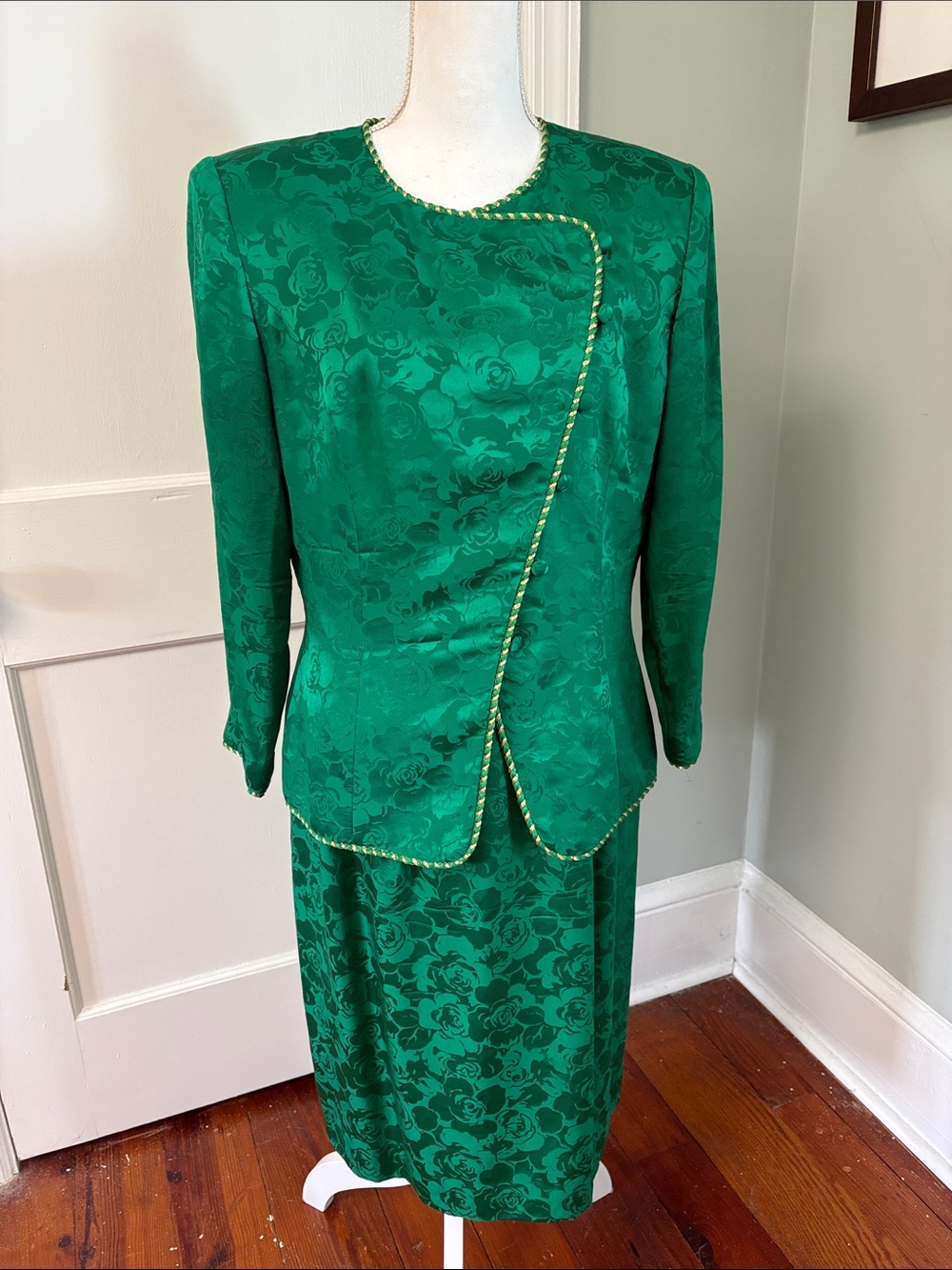 Vintage 1970s 100% Silk Adrianna Papell Green Floral Brocade Blazer & Skirt Suit